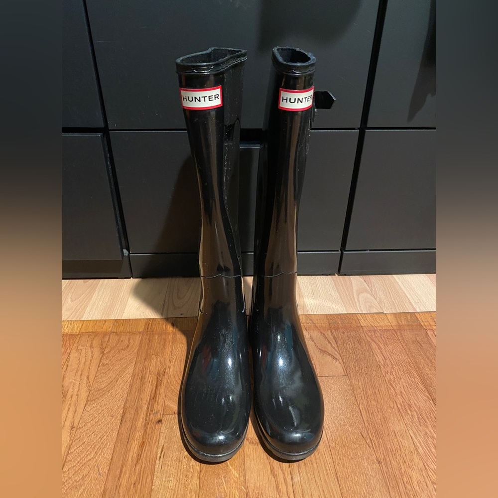 Hunter boots in black only worn once.